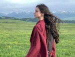 Winter Girl in Song Dynasty Hanfu Fashion