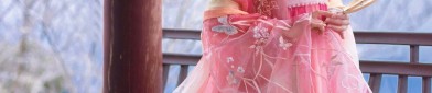 The Splendor of Cheongsam and Paper Fan:Chinese Style with Silk Fabric
