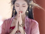 Yáo Mèi Encounters a Divine Deer in Traditional Hanfu Fashion Embracing the Large Size Beauty
