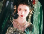 Horse Riding and Hanfu Fashion:A Blend of Ancient Tradition and Modern Elegance