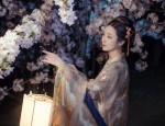 Embracing Modernity in a Black Cheongsam:Summer Fashion Evolution