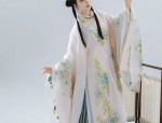 White Blouse and Horseface Skirt:A Classic and Elegant Combination