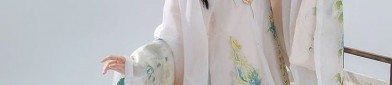 White Blouse and Horseface Skirt:A Classic and Elegant Combination