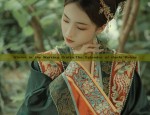 The Splendor of the Chezi Skirt:The Revival of Hanfu Fashion with a Phoenix Ascension