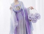 Blasting the Street with Cheongsam Elegance:A Cultural Journey