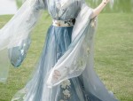 The Art of Pairing Sash with Horseface Skirt