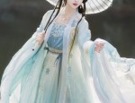 Embracing the Girlish Charm of Qipao:The Revival of Traditional Elegance