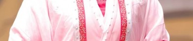 The Revival of Cheongsam and Hanfu:Exploring the Retro Vogue of Traditional Chinese Clothing