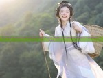 Reinventing the Cheongsam:2024 Fashion Trends in Traditional Elegance