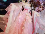 The Red Cheongsam as a Performance Art:A Closer Look at Its Elegance and Cultural Significance