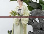 Ancient Style Hanfu Dress and Fan for Girl Children:A Glimpse into Traditional Chinese Elegance