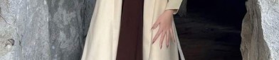 Ancient Charm of the Confident Hanfu-Dressed Elementary School Girl
