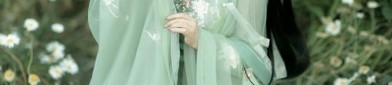 The Enchantment of Hanfu:Jade-like Smoke in the Realm of Chinese Traditional Clothing