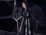 The Elegance of a Black毛衣with a Horseface Skirt