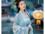 Mystic Maiden in Traditional Chinese Attire:The Fusion of Japanese Aesthetics and Hanfu Culture