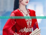 Plus-Size Beauty in Long Cheongsam:Embracing the Elegance of a Traditional Chinese Dress