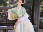The Charm of Medium-Long Cheongsam:A Traditional Elegance