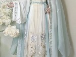 The Elegance of Green Cheongsam:A Closer Look at Grass Green Beauty