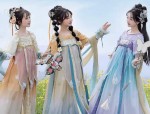The Elastic Charm of Un-Slit Cheongsam:A Closer Look