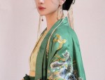 Pearl-Encrusted Cheongsam and Petticoats:A Glimpse into the Splendor of Traditional Chinese Fashion