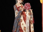 The Elegance of Mamenei Skirts and Headwear:A Fashionable Fusion