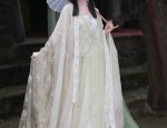 Elegance in Transition:The Gradient Purple Hanfu