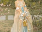 Summer Elegance:The Cheongsam,Shawl,and Fringes