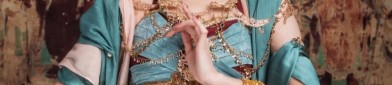 Low-Heeled Shoes for Traditional Chinese Cheongsam:A Fashionable Blend