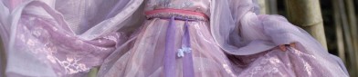 The Charm of Short-sleeved Cheongsam with Medium Length