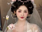 The Elegant Matron in a Shawl Cheongsam and Expansive Style