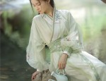 The Charm of a Light Green Horseface Skirt:A Closer Look at Traditional Beauty