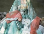 Elegant Winter Hanfu for Girls:A Guide to Traditional拜年披风