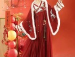 The Elegance of Hanfu:A Close Examination of White Intersection-collar Clothing