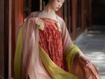 Embracing the New Chinese Style:The Enchanting Cheongsam of Xiangyun Silk