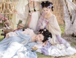 The Ethereal Beauty of Hair Bands and Ancient Chinese-Style Robes in Modern Fashion