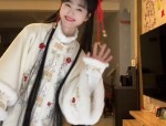 Enchanting and Dominating:The Allure of the Waist-Length Hanfu for the Super-Chic Woman