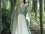 The Significance of Yellow Cheongsam in the Context of College Entrance Examination