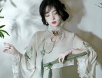 The Elegance of Qipao for the Joyful Mother-in-Law at the Wedding