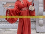 The Elegance of a Coat-Dress with a Horse-Face Skirt:A Fashionable Fusion