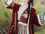 Encountering the Divine Deer:A Journey into the World of Yaos Hanfu Headwear
