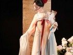 Unenvied Immortality:The Charm of Traditional Chinese Hanfu Fashion