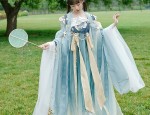 The Qipao-Clad Chinese Beauty:Embracing Traditional Elegance