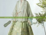 The Revival of Youth in Traditional Hanfu Fashion:Qingers Journey