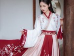 Redesigning the Cheongsam to Embrace the Belly:A Modern Approach to Traditional Elegance