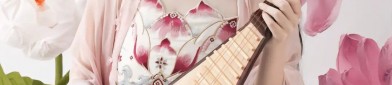 The Enchantment of a Purple Cheongsam with Fluttering Sleeves