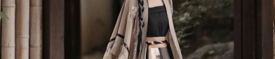 Traditional Chinese-Style Clutch Bags for Qipao:A Guide to Carry Your Smartphone with Elegance