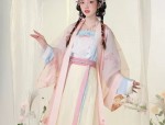The Imperial Queen in Ancient Hanfu:A Glimpse into the Life of a Chinese Empress