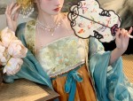A Pink Hanfu Girls Enchanting Journey:A Glimpse of Fairy-like Elegance