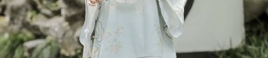 The Art of Cheongsam:Dual-Color Placket Edges and盘扣