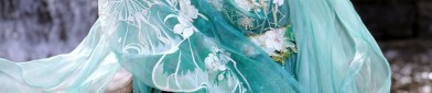 Chinese-Style Jacket and Cheongsam:A Fashion Fusion